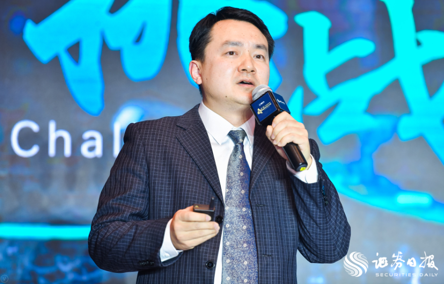 正榮服務執行董事兼行政總裁 黃亮.png